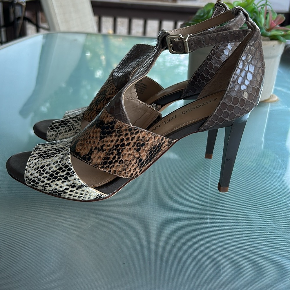 Antonio Melani Leather Faux Snake Skin Heeled Sandals Womenโs Size 6 Multi Color